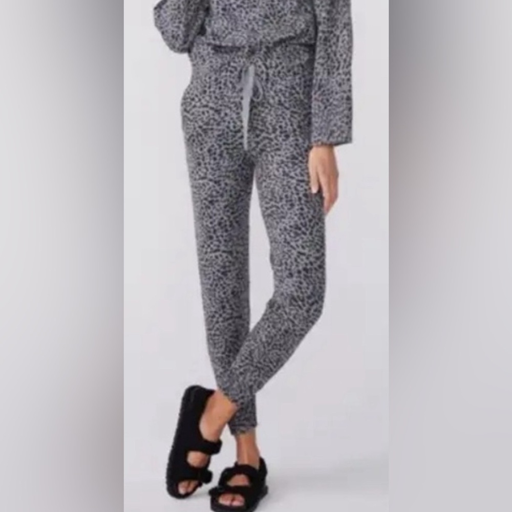 Monrow Mini Leopard Sport Cashmere Blend Sweatpants - NWT - Size L